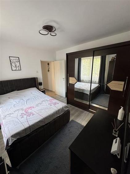 Apartament cu 2 camere semidecomandat, mobilat în Vlahuță
