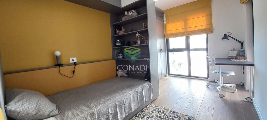 Apartament cu 3 camere semidecomandat în P-ta Presei Libere