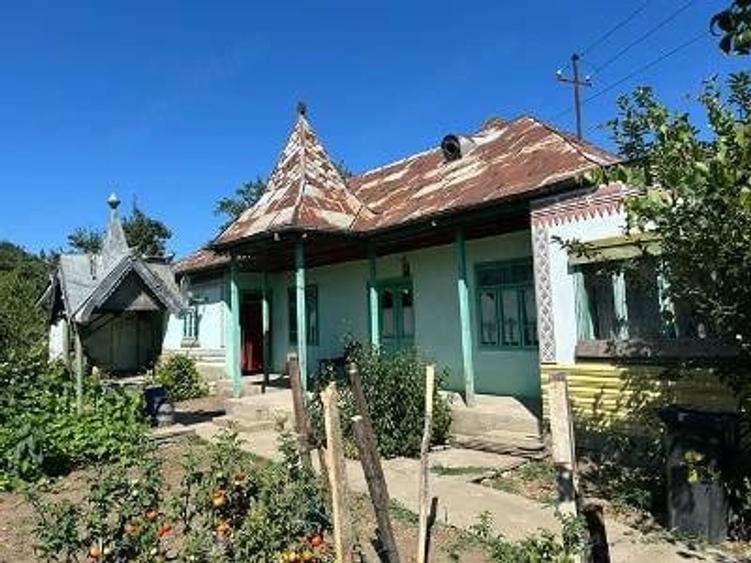 Casă cu 3 camere cu Teren 2300 Mp în Nifon