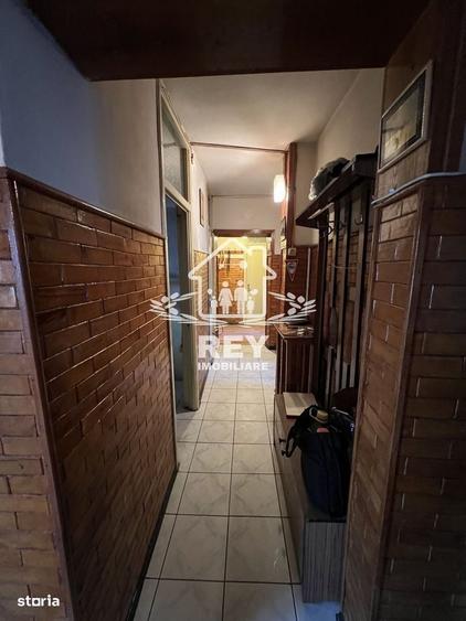 Apartament cu 4 camere decomandat în Tineretului