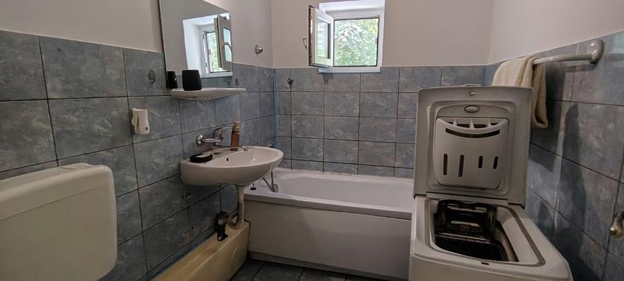 Apartament cu 3 camere decomandat în Sebastian