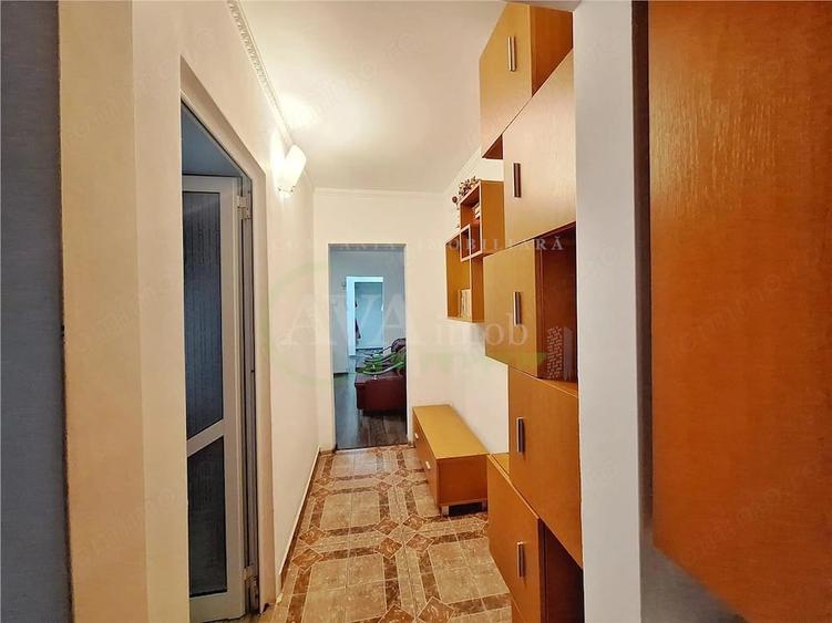 Apartament cu 3 camere semidecomandat în Milcov
