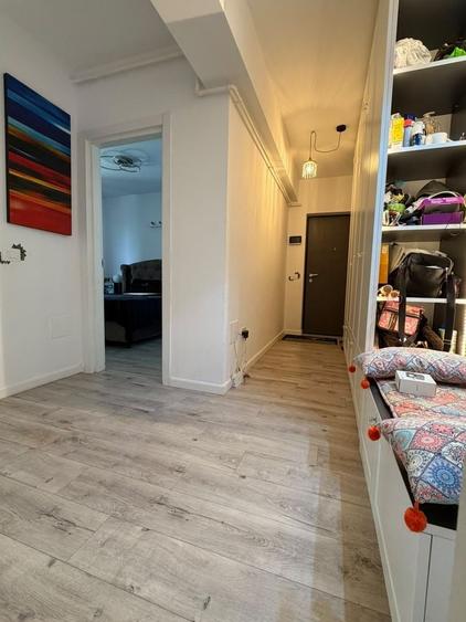 Apartament cu 2 camere decomandat, mobilat în Calea Moldovei