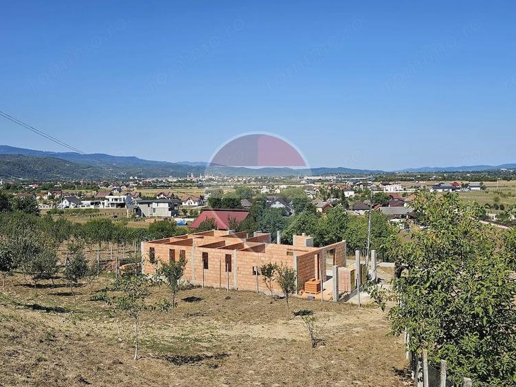 Casă cu 4 camere cu Teren 700 Mp în Central