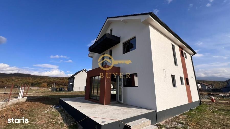 Casă cu 4 camere în Central