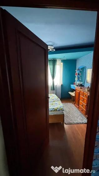 Bd-Regele Mihai 1, 4 camere, etaj 3 - 8