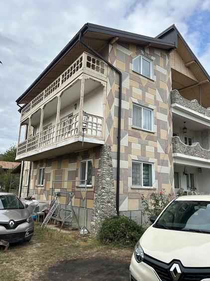 Casă cu 6 camere cu Teren 1875 Mp în Mihăești