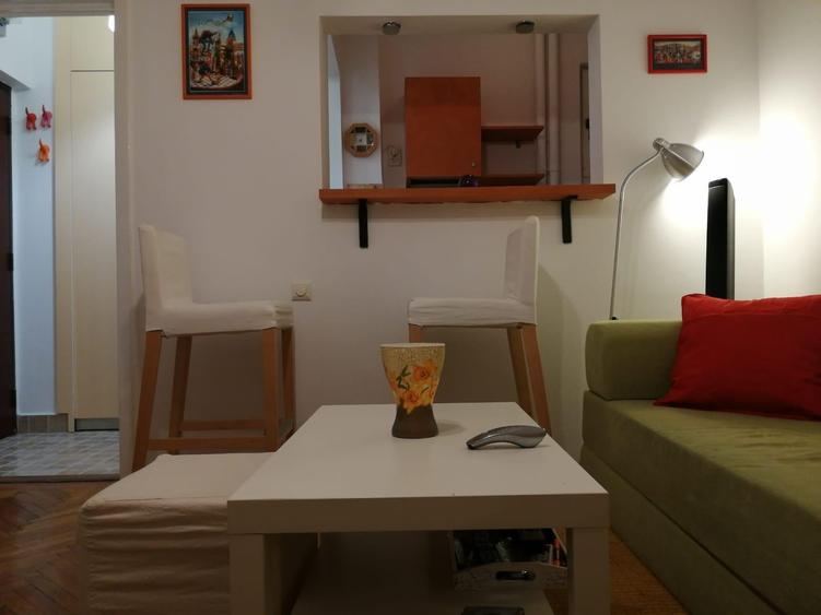 Apartament cu 2 camere semidecomandat în Universitate