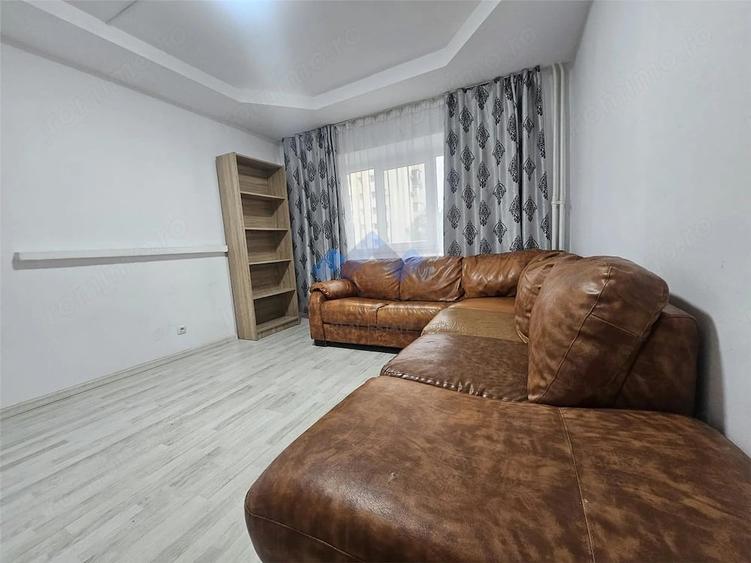 Apartament cu 3 camere decomandat în Filiași