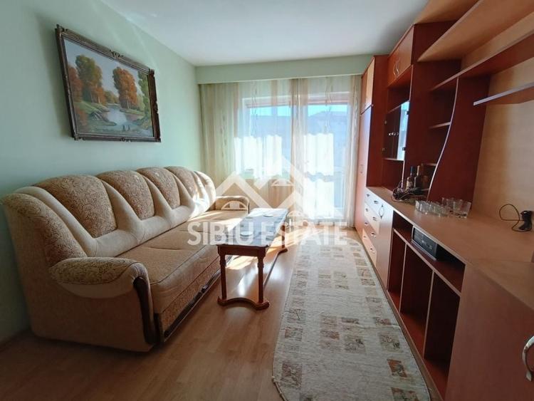 Apartament cu 3 camere decomandat, mobilat în Valea Aurie