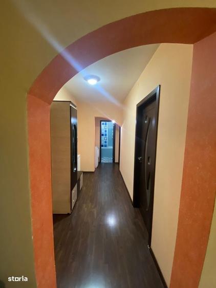 Apartament cu 3 camere decomandat în Cornișa
