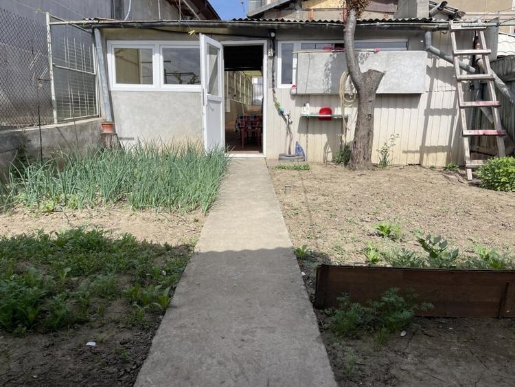 Casă individuală cu 4 camere cu Canalizare în Central