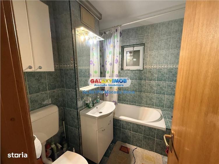 Apartament cu 3 camere decomandat, mobilat în Peneș Curcanul