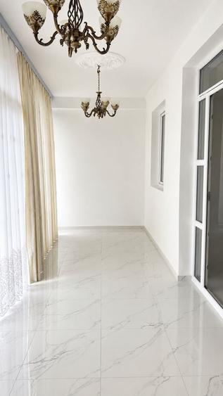 Casă cu 4 camere în 1 Decembrie