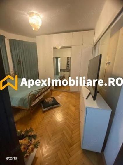 Garsonieră decomandată în Universitate