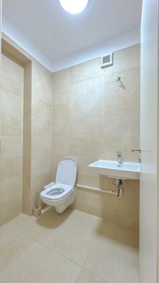 Apartament cu 3 camere decomandat în Tractorul