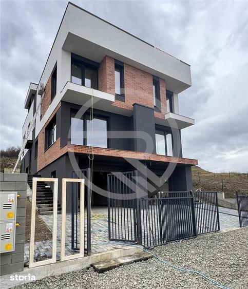 Casă cu 5 camere cu Teren 300 Mp în Central
