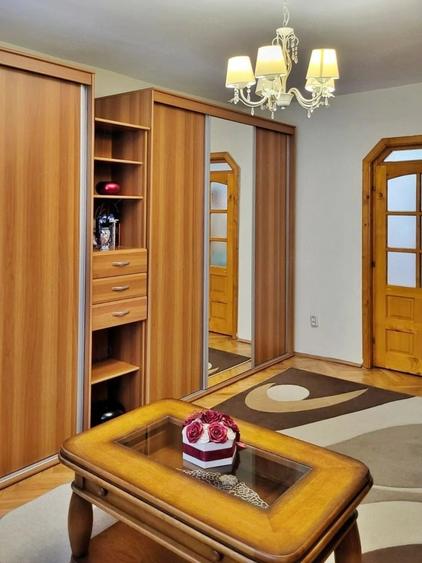 Apartament cu 3 camere decomandat în Central