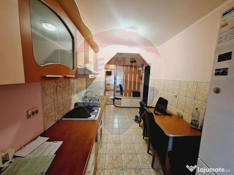 Apartament cu 3 camere decomandat în Nufărul