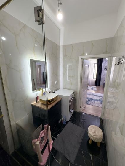 Apartament cu 3 camere decomandat, mobilat în Lipscani