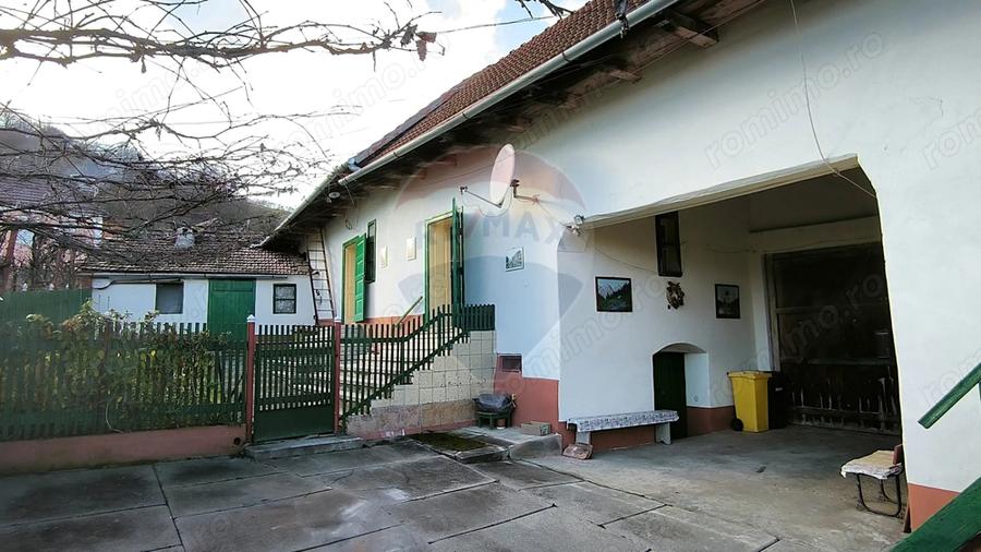 Casă cu 4 camere cu Teren 1084 Mp în Vale