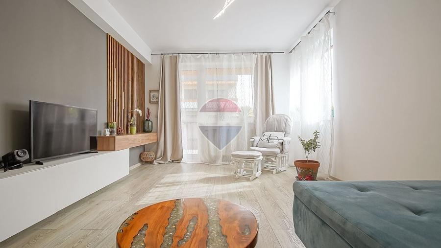 Apartament cu 3 camere decomandat, mobilat în Tractorul