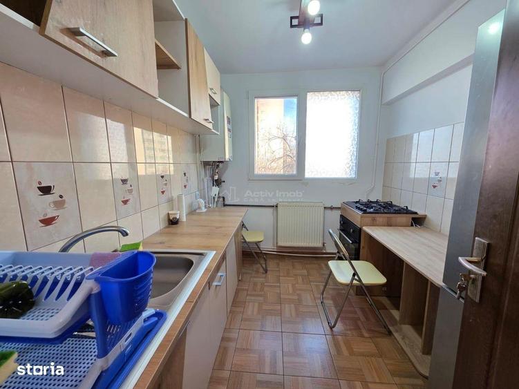 Apartament cu 3 camere decomandat, mobilat în Titan