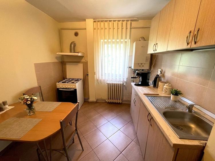 Apartament cu 3 camere decomandat în Gară