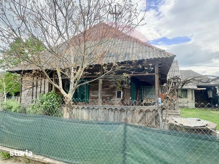 Casă cu 2 camere cu Teren 1304 Mp în Rozavlea