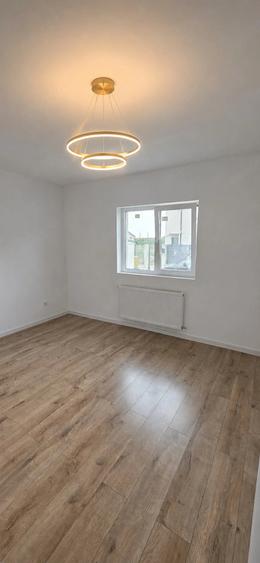 Casă cu 3 camere cu Teren 465 Mp în Domnești