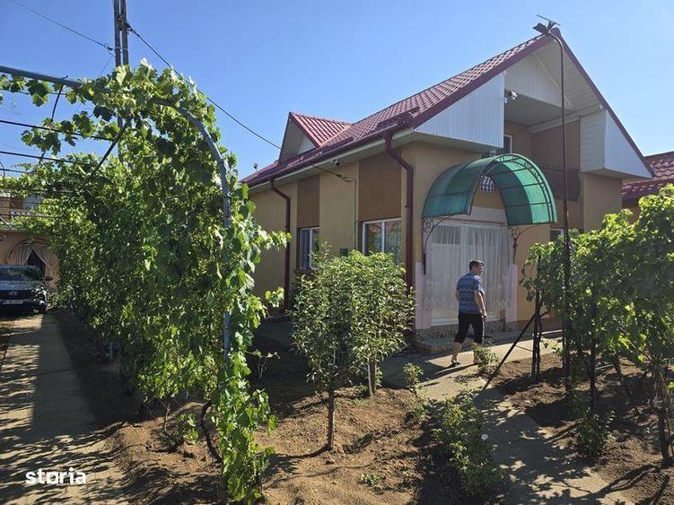 Casă cu 4 camere cu Teren 200 Mp în Central