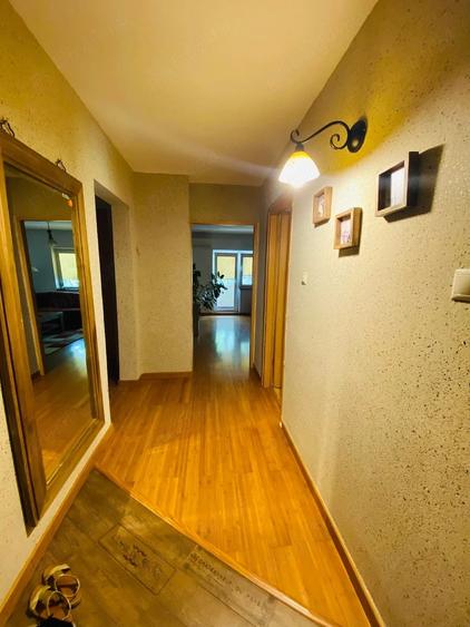 Apartament cu 3 camere decomandat în 9 Mai