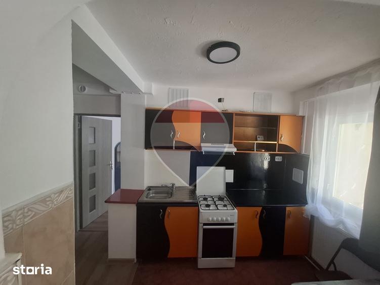 Apartament cu 3 camere, mobilat în Central