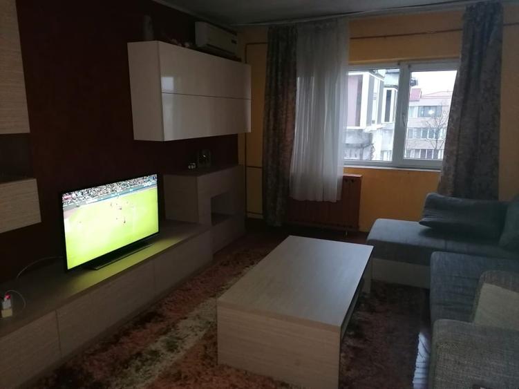 Apartament cu 3 camere decomandat, mobilat în Torontalului