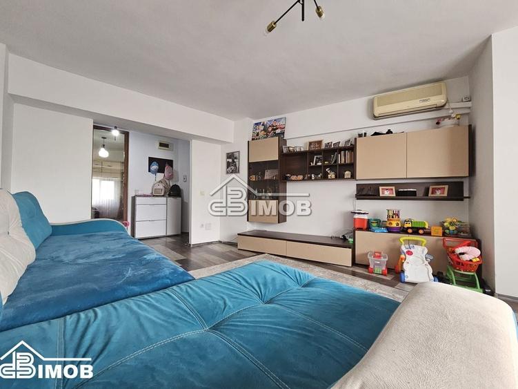 Apartament cu 3 camere decomandat, mobilat în Micro 11
