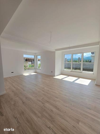 Casă cu 4 camere cu Teren 400 Mp în Central