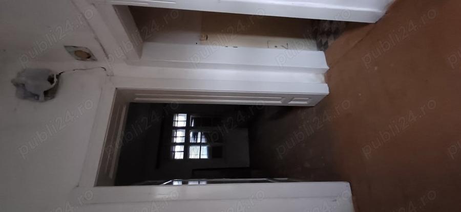 Casă cu 6 camere în Traian