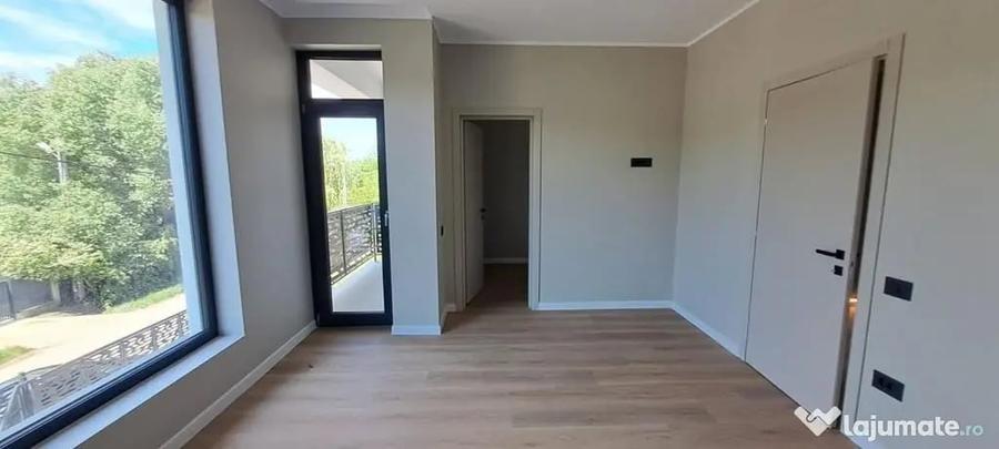 Casă cu 4 camere cu Teren 500 Mp în Vișani