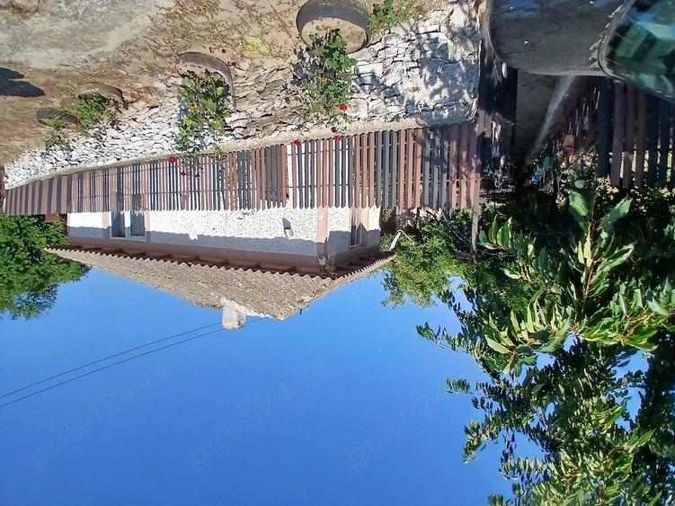 Casă cu 2 camere cu Teren 2400 Mp în Războieni