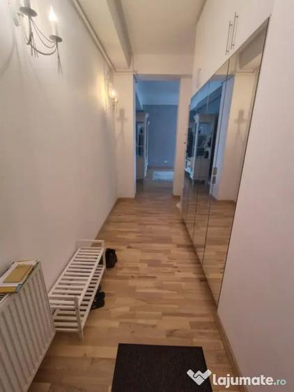 Apartament cu 3 camere semidecomandat, mobilat în Ultracentral