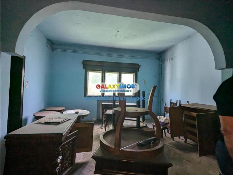 Casă cu 5 camere cu Teren 475 Mp în Unirii
