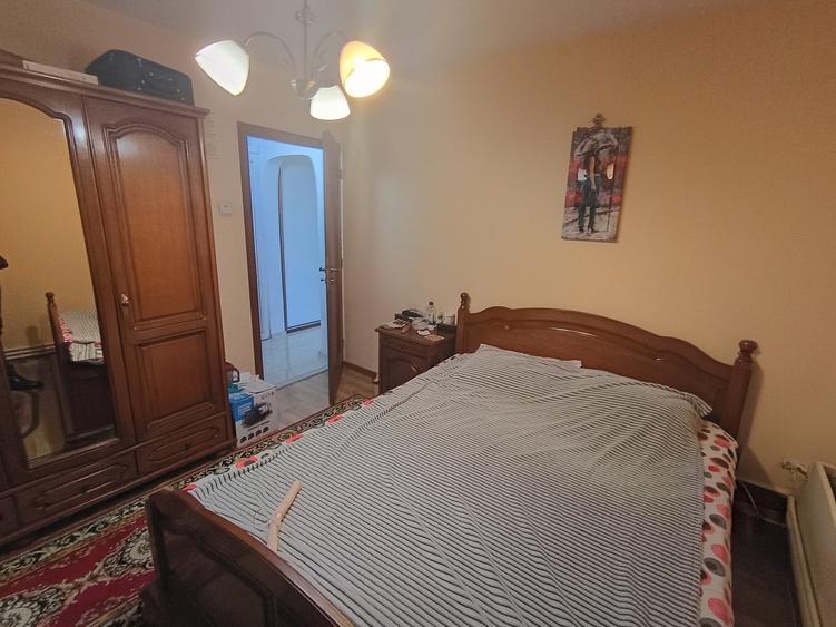 Apartament cu 3 camere decomandat în Inel II