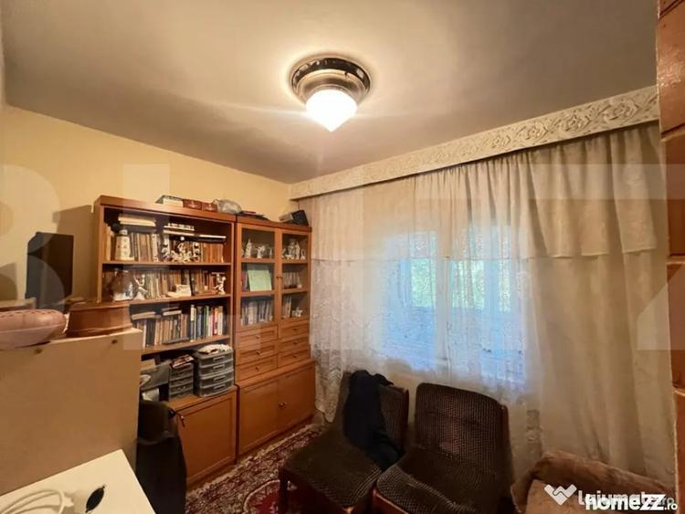 Apartament cu 4 camere decomandat în Central