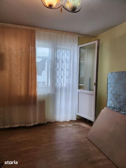 Apartament cu 3 camere semidecomandat în Republicii