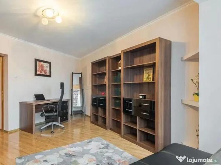 Apartament cu 3 camere semidecomandat în Ultracentral