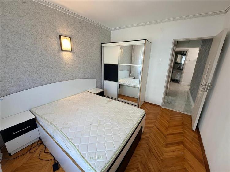 Apartament cu 3 camere decomandat, mobilat în Dacia