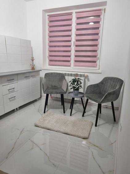 Apartament 3 camere - semidecomandat - etaj 1 - Micro 17 - 2
