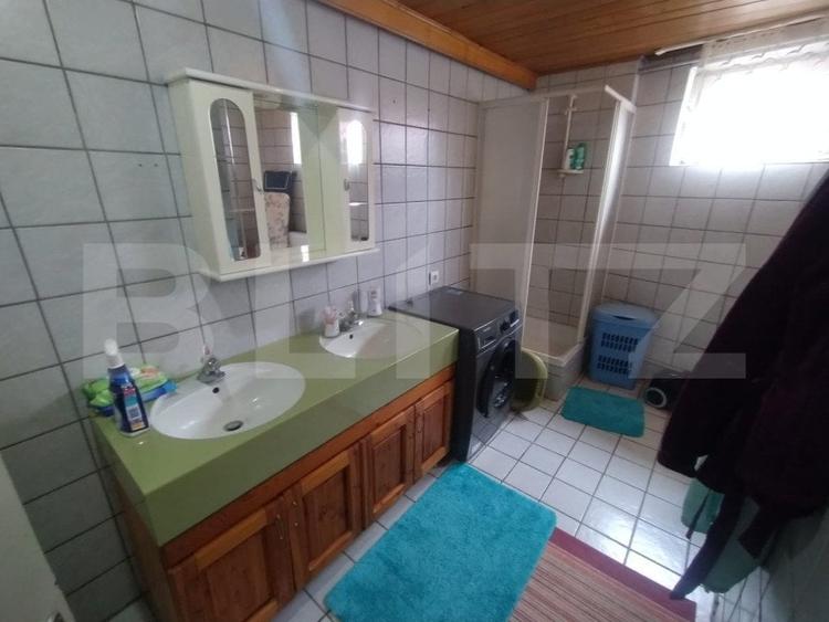 Casă individuală cu 4 camere cu Canalizare în Livezile