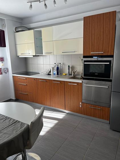 Apartament cu 3 camere în Băneasa