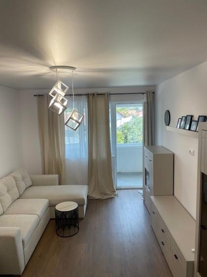 Apartament cu 2 camere decomandat, mobilat în Apărătorii Patriei